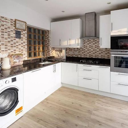Hogwarts Hideaway Themed Property Watford  Dış mekan fotoğraf
