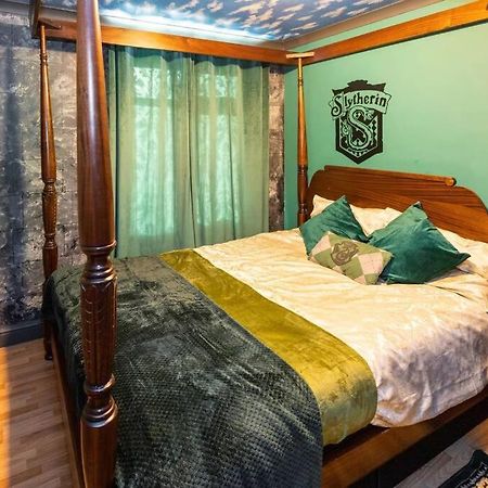 Hogwarts Hideaway Themed Property Watford  Dış mekan fotoğraf