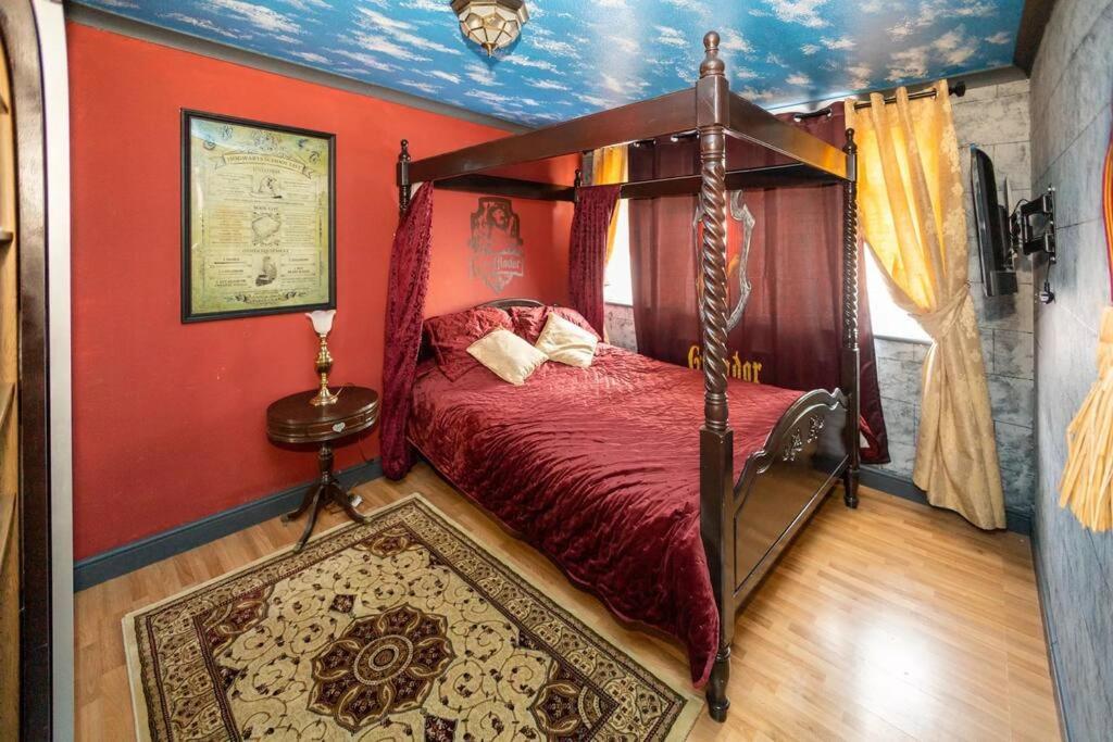 Hogwarts Hideaway Themed Property Watford  Dış mekan fotoğraf