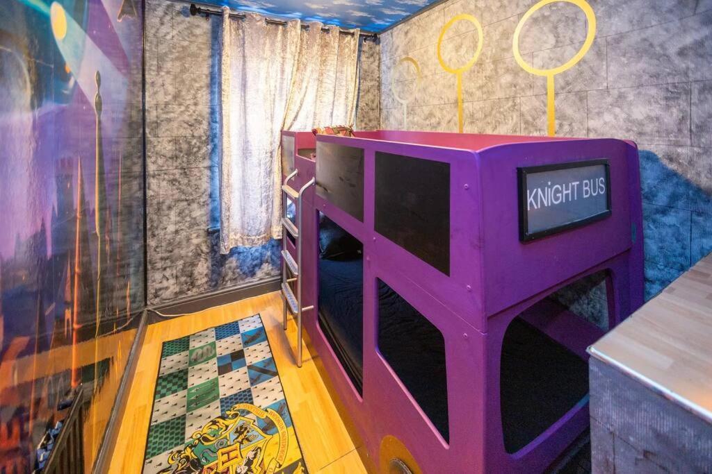Hogwarts Hideaway Themed Property Watford  Dış mekan fotoğraf