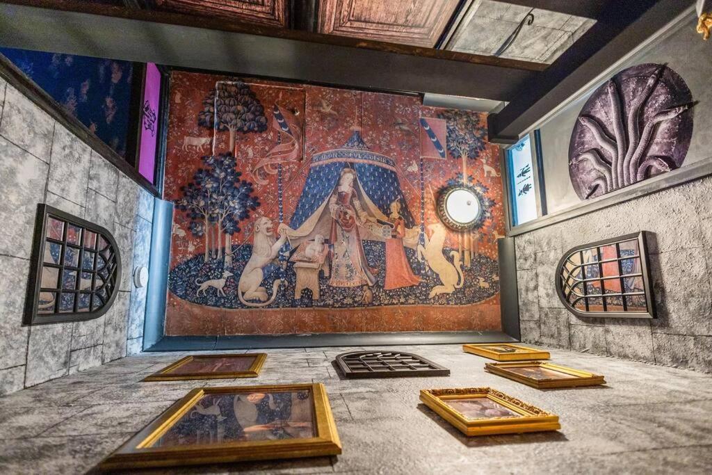 Hogwarts Hideaway Themed Property Watford  Dış mekan fotoğraf