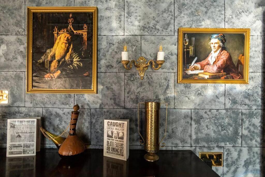Hogwarts Hideaway Themed Property Watford  Dış mekan fotoğraf