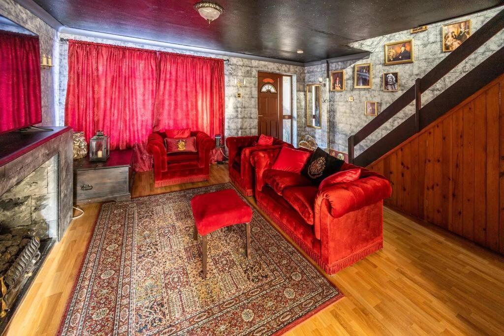 Hogwarts Hideaway Themed Property Watford  Dış mekan fotoğraf