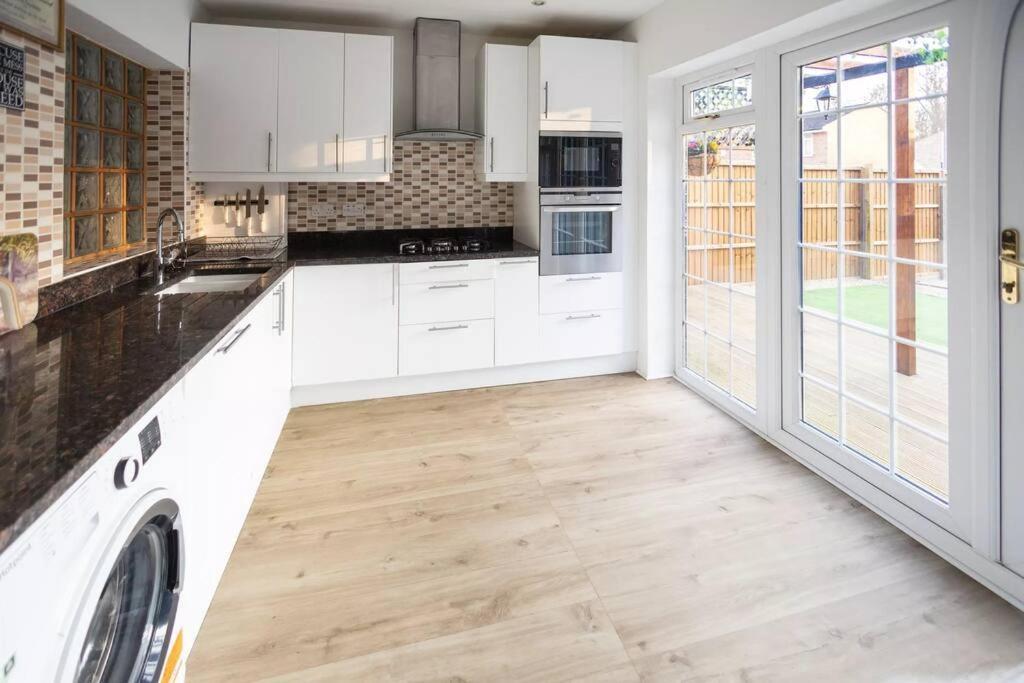 Hogwarts Hideaway Themed Property Watford  Dış mekan fotoğraf