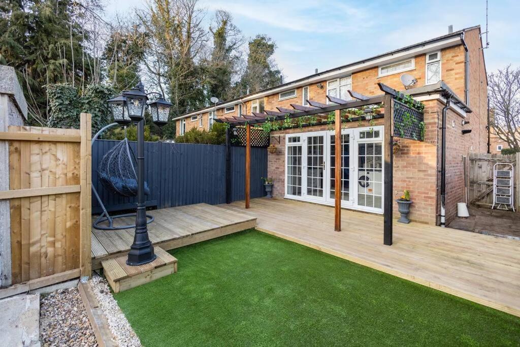 Hogwarts Hideaway Themed Property Watford  Dış mekan fotoğraf